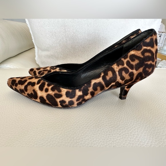 Stuart Weitzman Kitty Heel shoes - Picture 2 of 5